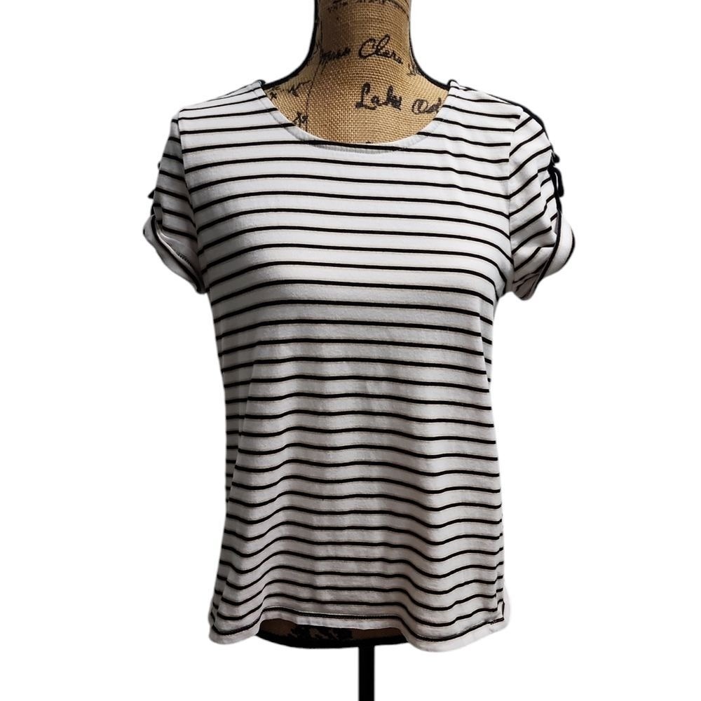 Chico's T-Shirt with Sleeve Detail Short Sleeve Top Size 1‎